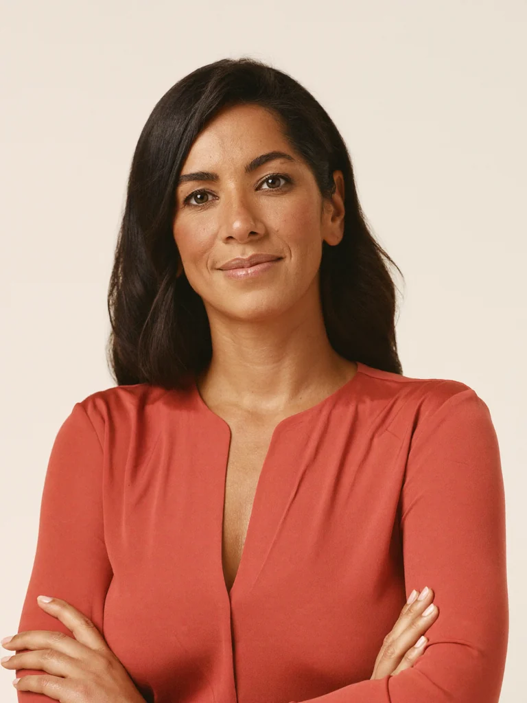 Illustrative portrait of Sofia R., representing executive support talent in Colombia